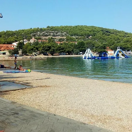 815b Tisno